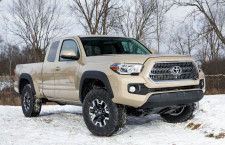 http---image.motortrend.com-f-roadtests-trucks-1501_2016_toyota_tacoma_first_look-85091894-2016-toyota-tacoma-access-cab-trd-4x4-off-road-front-three-quarters-02