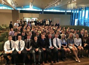 Fossil Ridge DECA poses for a whole group picture at the CSU Invitational. (Photo by Lauren Bontempo)